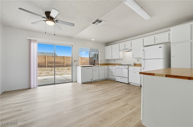 Foto del edificio - 4732 Lakestream Ave