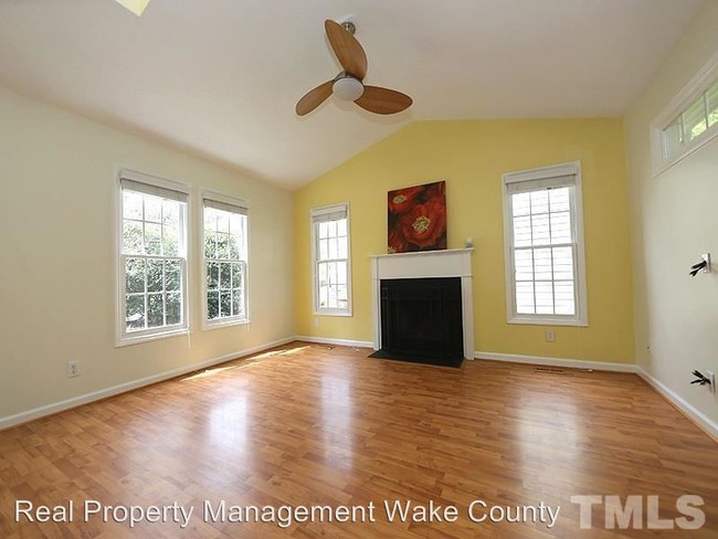 Building Photo - 107 Longhurst Ct