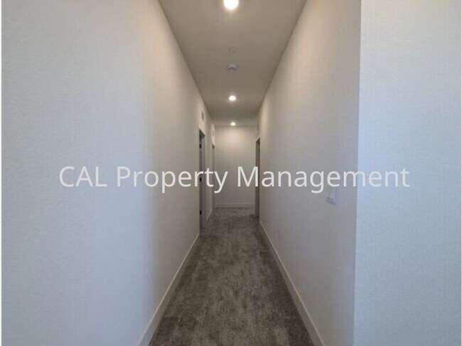 Foto del edificio - Beautiful 5 Bedroom Home in Hollister