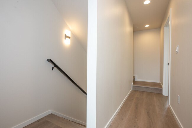 Foto del edificio - One year old Ballard townhome