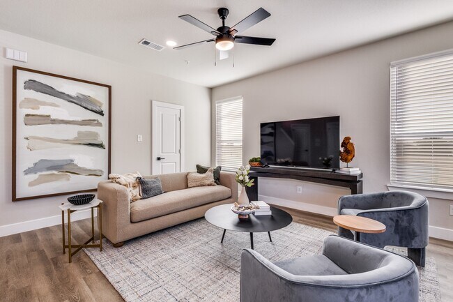 Foto del edificio - Townhomes at Sam Rayburn