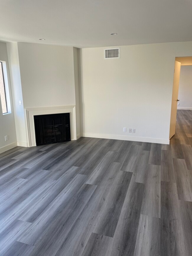Building Photo - 6212 Fulton Ave