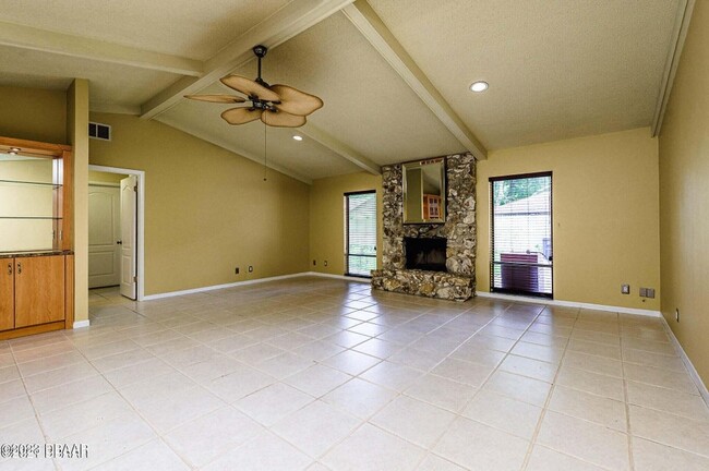 Building Photo - 319 River Bluff Dr
