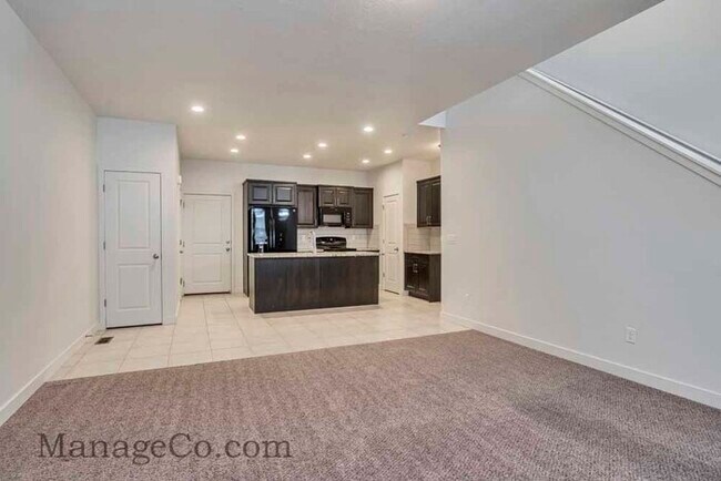 Foto del edificio - Comfortable New Townhouse