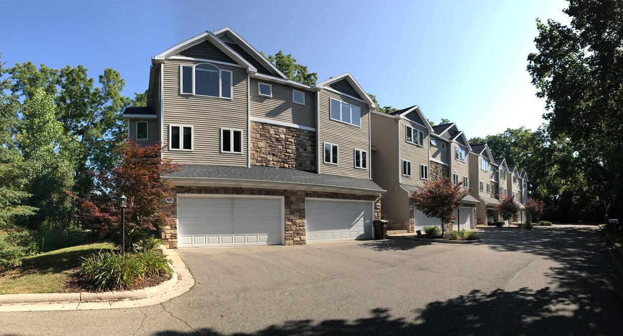 Haslett 3 Bedroom, 2 Car Garage, Townhome - 5828 Okemos Rd