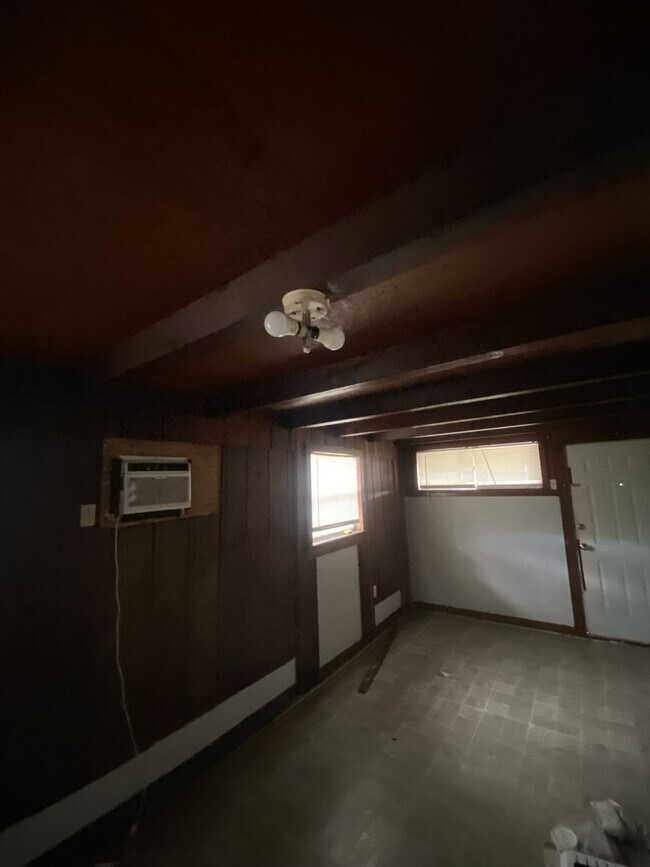 Foto del edificio - 619 W Poplar St