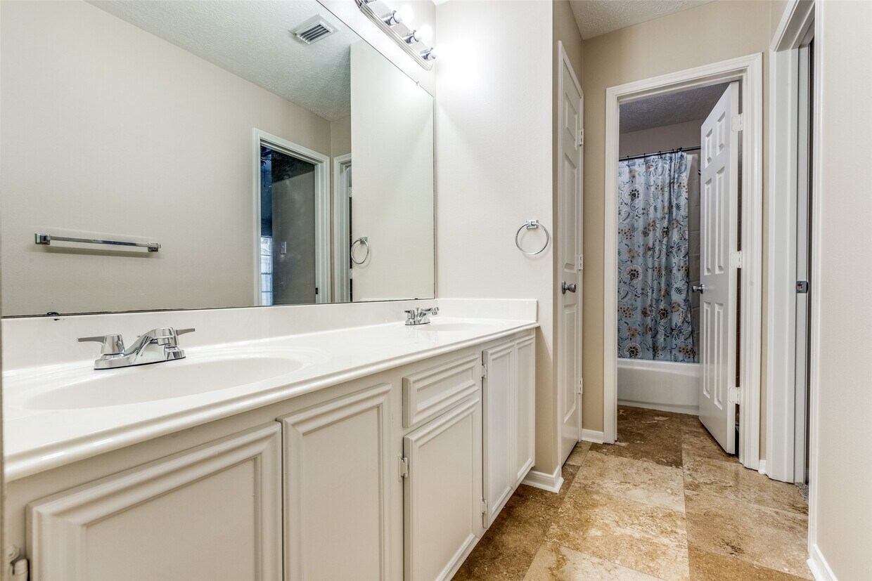 Building Photo - 9635 Therrell Dr