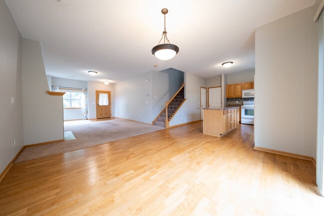 Building Photo - 2692 Vierling Dr E