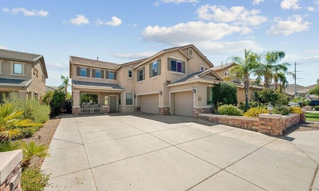 Foto del edificio - Gorgeous Phoenix Pool Home For Lease