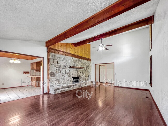 Foto del edificio - 9005 N Davis Ave