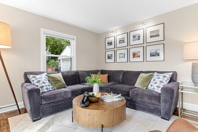 Foto del edificio - 4295 Oak Dr Ln