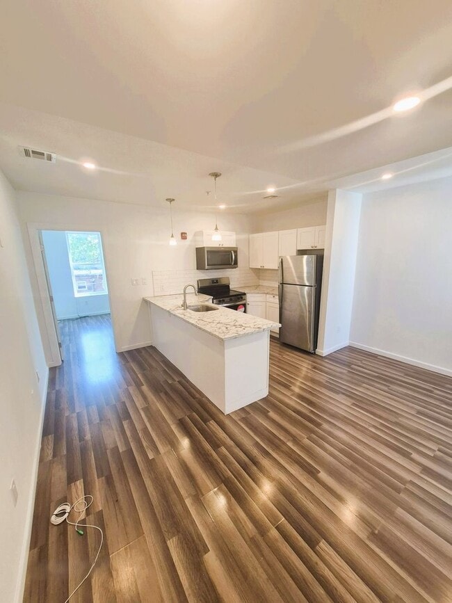 Building Photo - 2626-28 Ridge Ave