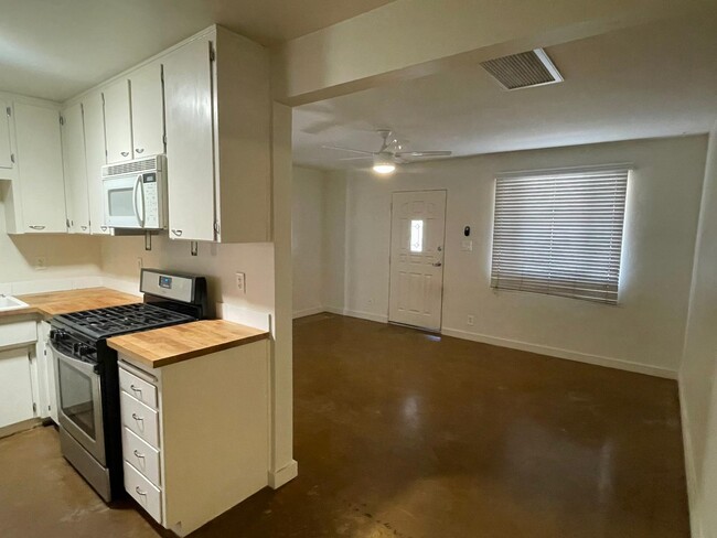 Building Photo - 1807 E Monterey Way
