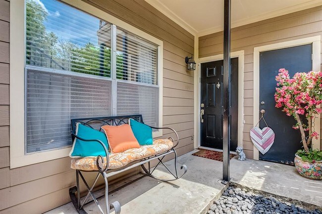Building Photo - 712 Bering Dr
