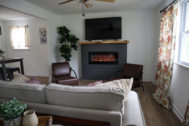 Living room - 1521 Glenside Dr