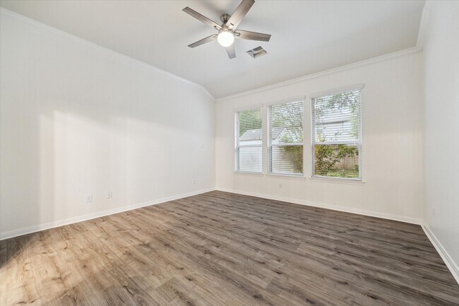 Foto del edificio - 6430 Burgess Heights Ln