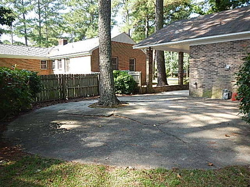 Building Photo - 233 Westview Park Dr