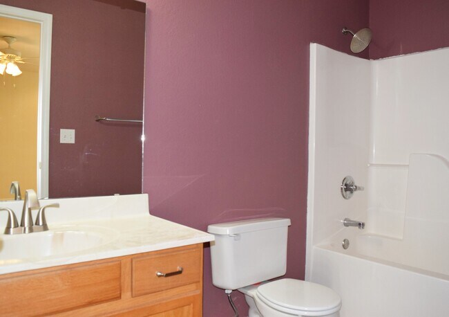 Foto del edificio - Highly Desired Northern Heights Subdivision