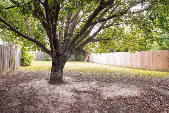 Building Photo - 2116 Greenoaks Rd