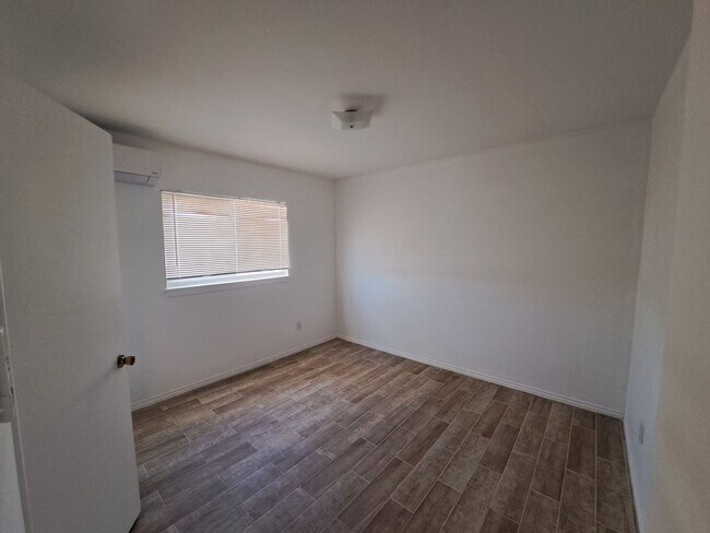 Building Photo - All Tile & Mini Splits!