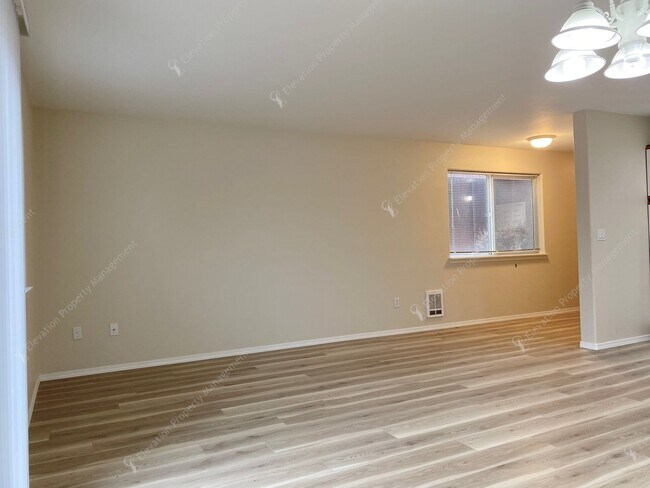 Foto del edificio - Bright 3 BR - 3 BA Townhouse in Redmond