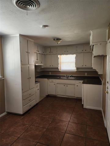 Building Photo - 6912 Chippendale Dr