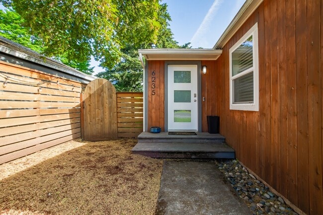 Photo - 6235 SE Clatsop St House