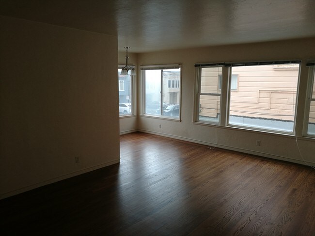 Building Photo - 1594 43rd Ave