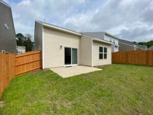 Foto del edificio - 616 Legacy Park Ct