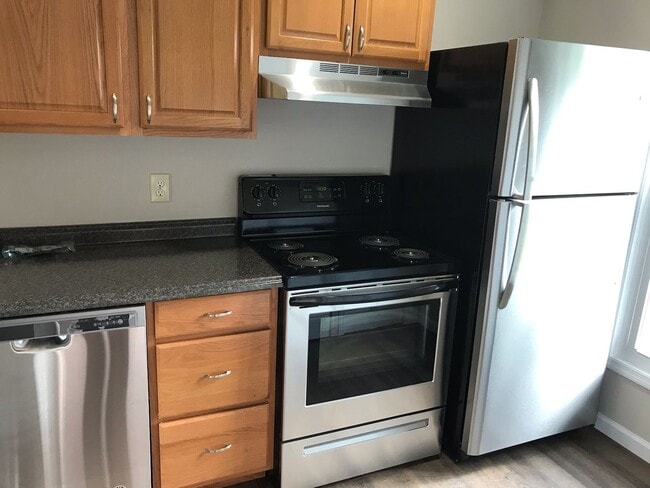 Building Photo - New Listing Circleville - Newly Updated 2 Bedroom Duplex