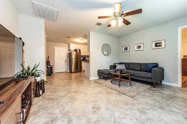Building Photo - 4522 Larkspur St