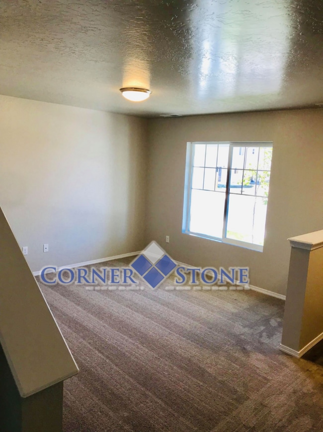 Building Photo - Spacious Home Canterbury Commons!
