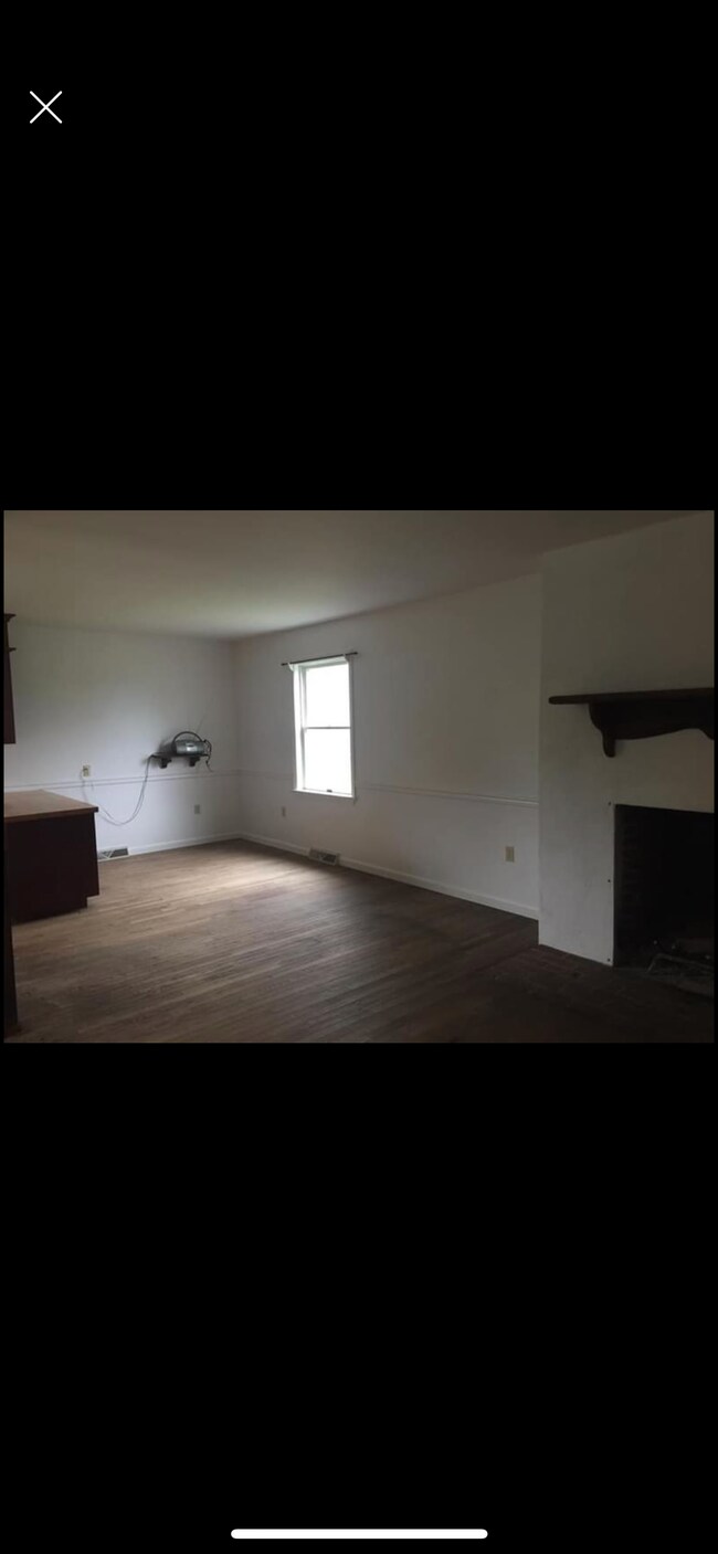 Building Photo - 653 Sand Hill Rd