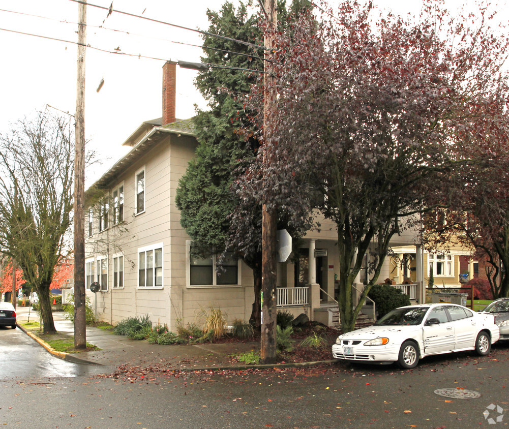 Primary Photo - Madison Apartments