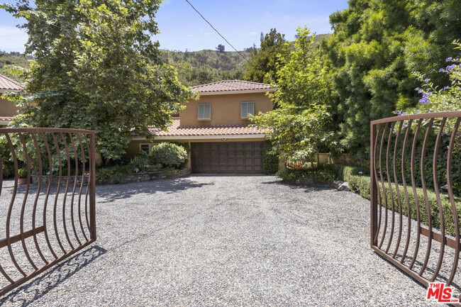 Building Photo - 3265 Mandeville Canyon Rd