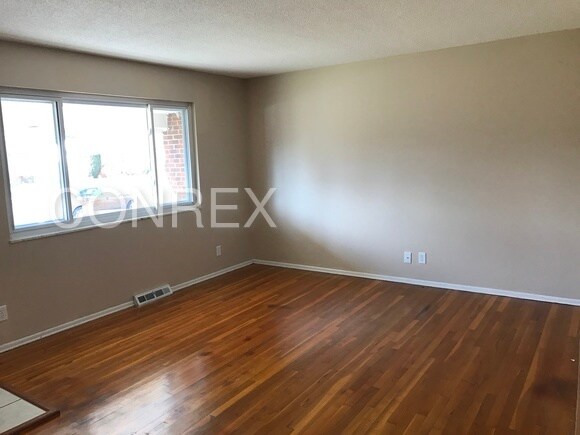 Foto del edificio - 2650 Maywood Rd