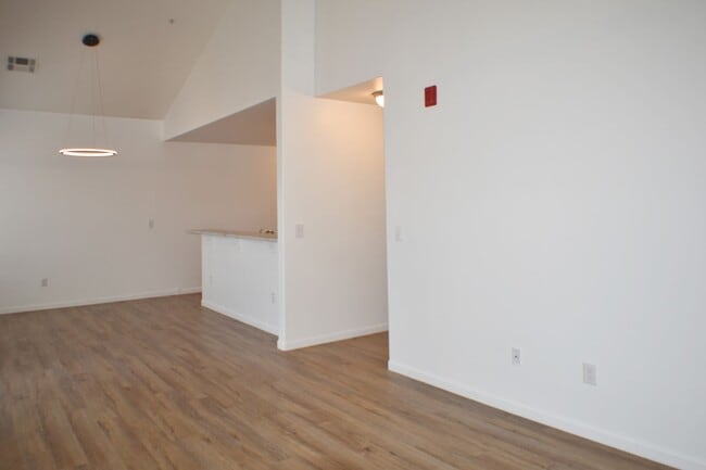 Building Photo - Coming soon!!! Stunning 2 Bed 2 Bath Apart...
