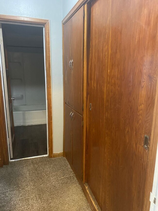 Foto del edificio - 1304 Bertch Ave