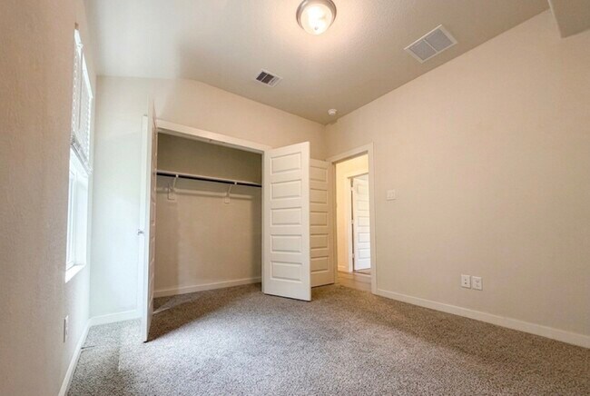 Foto del edificio - 5549 Madden Ln