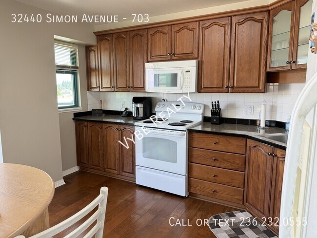 Photo du bâtiment - 7th-Floor at Trethewey Tower – 55+ Community
