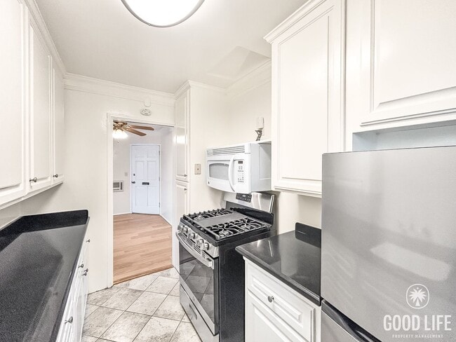 Foto del edificio - Beautiful 1BD/1BA Condo in Hillcrest W/ Shared Backyard & Laundry Room!