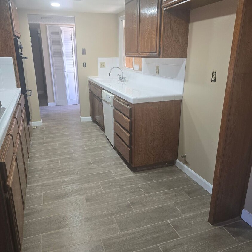 Foto del edificio - SW- 3 bedroom 2 bathrooms