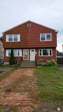 Building Photo - 104 Yacht St