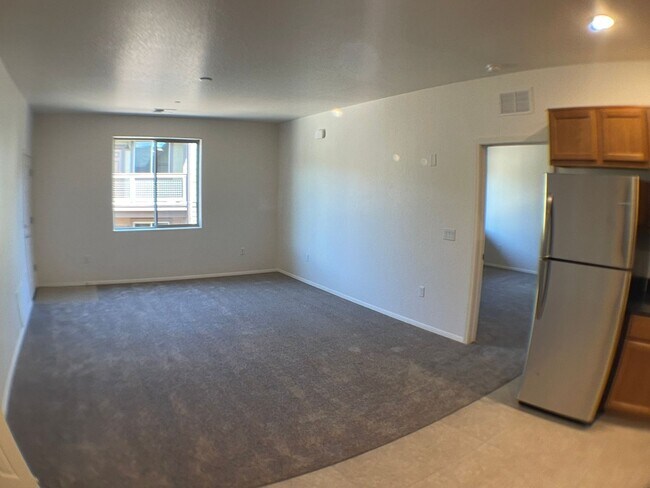 Foto del edificio - Price Improvement + Move-In Special! Stunn...