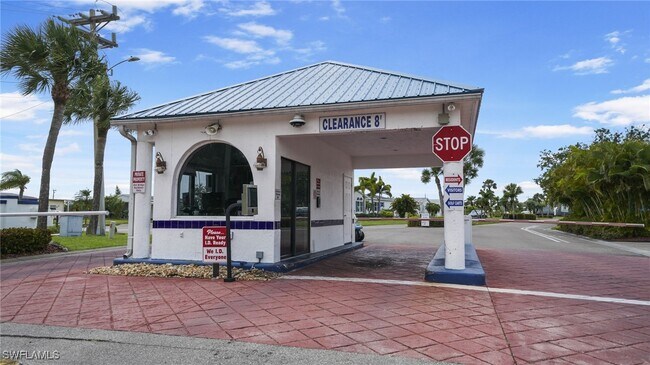 Foto del edificio - 14707 Patrick Henry Rd