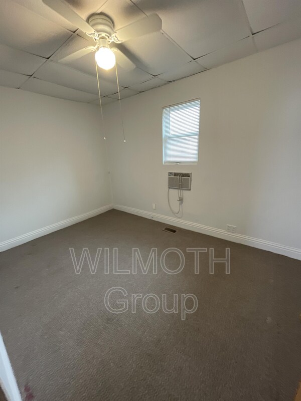 Building Photo - 1011 N Walnut St
