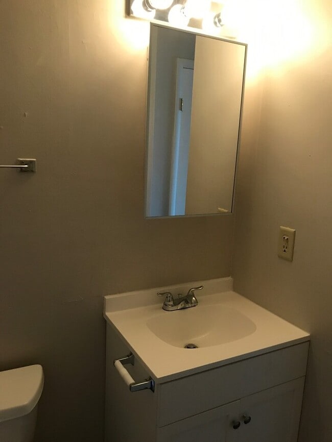 Building Photo - 1 Bedroom Apartment Niles
