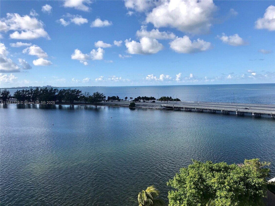 Foto principal - 2451 Brickell Ave