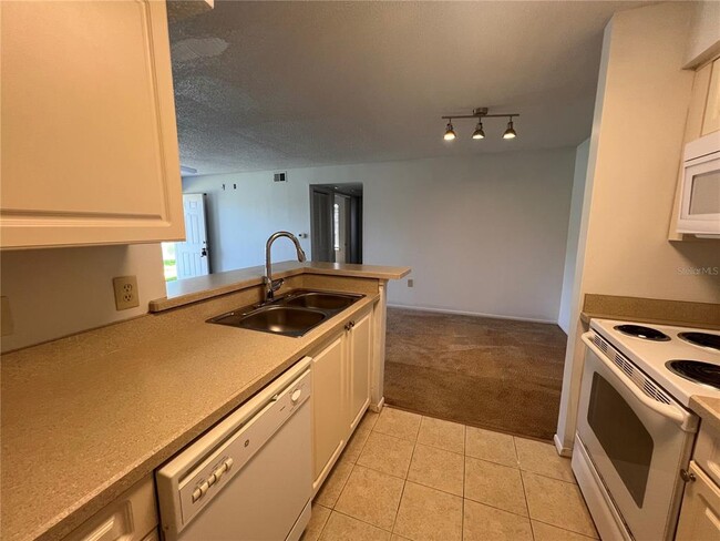 Building Photo - 1217 Bermuda Lakes Ln
