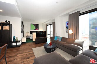 Building Photo - 655 S Hope St